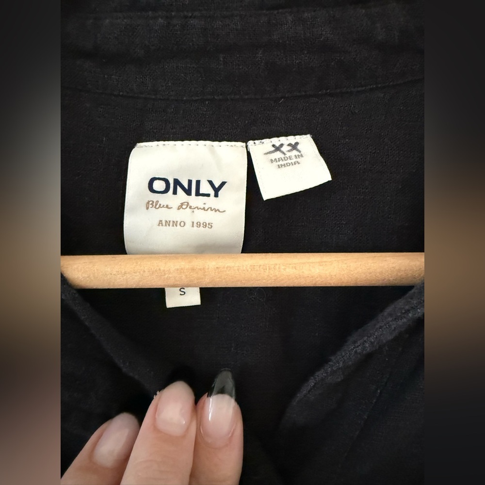 ONLY Linen Blend Button Down Shirt, size small. - Picture 7 of 8